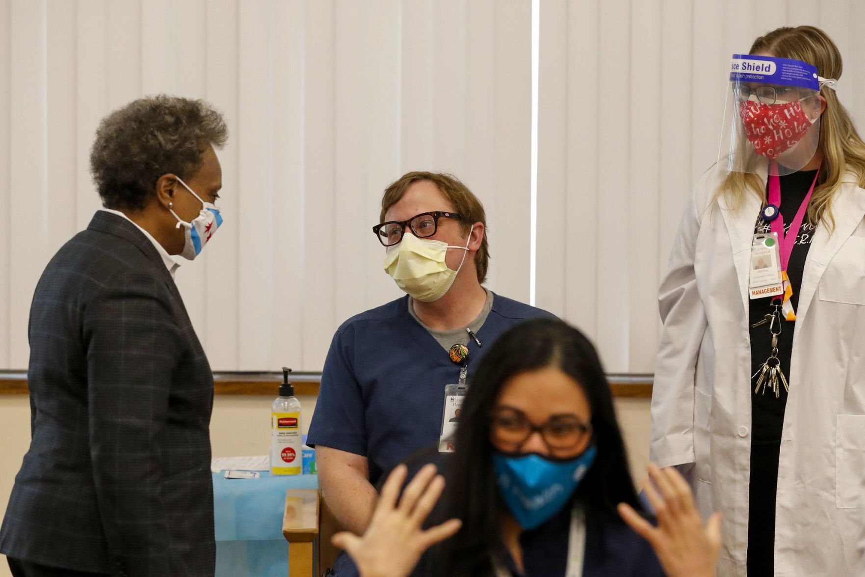 US-NEWS-ILLINOIS-STARTS-ADMINISTERING-COVID-19-VACCINE-7-TB.jpg